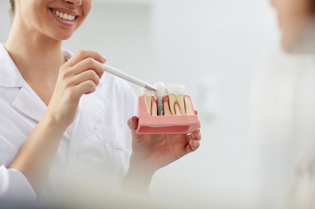 Can I have a dental implant and have a tooth pulled on the same day